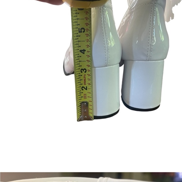 NWT Ellie white go-go boots - Picture 3 of 4